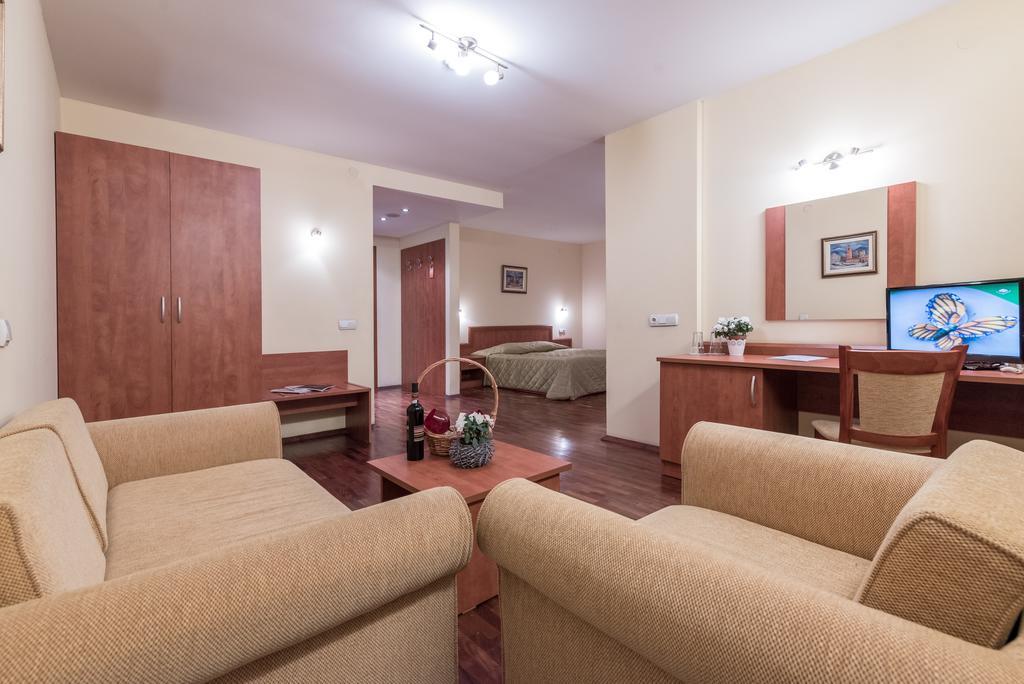 בנסקו Hotel Hermes מראה חיצוני תמונה