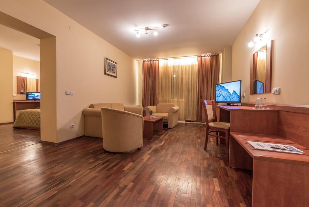 בנסקו Hotel Hermes מראה חיצוני תמונה